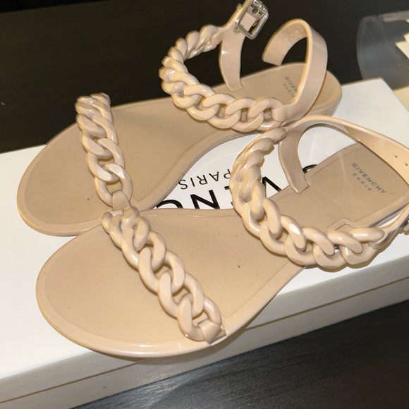 Givenchy Jelly sandals . Closure strap size 8
Worn . Fits true to size - Picture 3 of 4